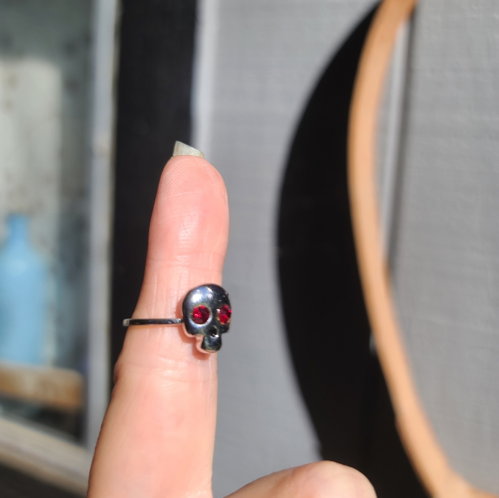 Sterling ruby skull ring sz5.5 - Picture 4 of 8